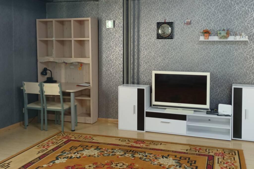 Ount-Central Location, Spacious, Cozy And Secure Apartment Ulaanbaatar Luaran gambar